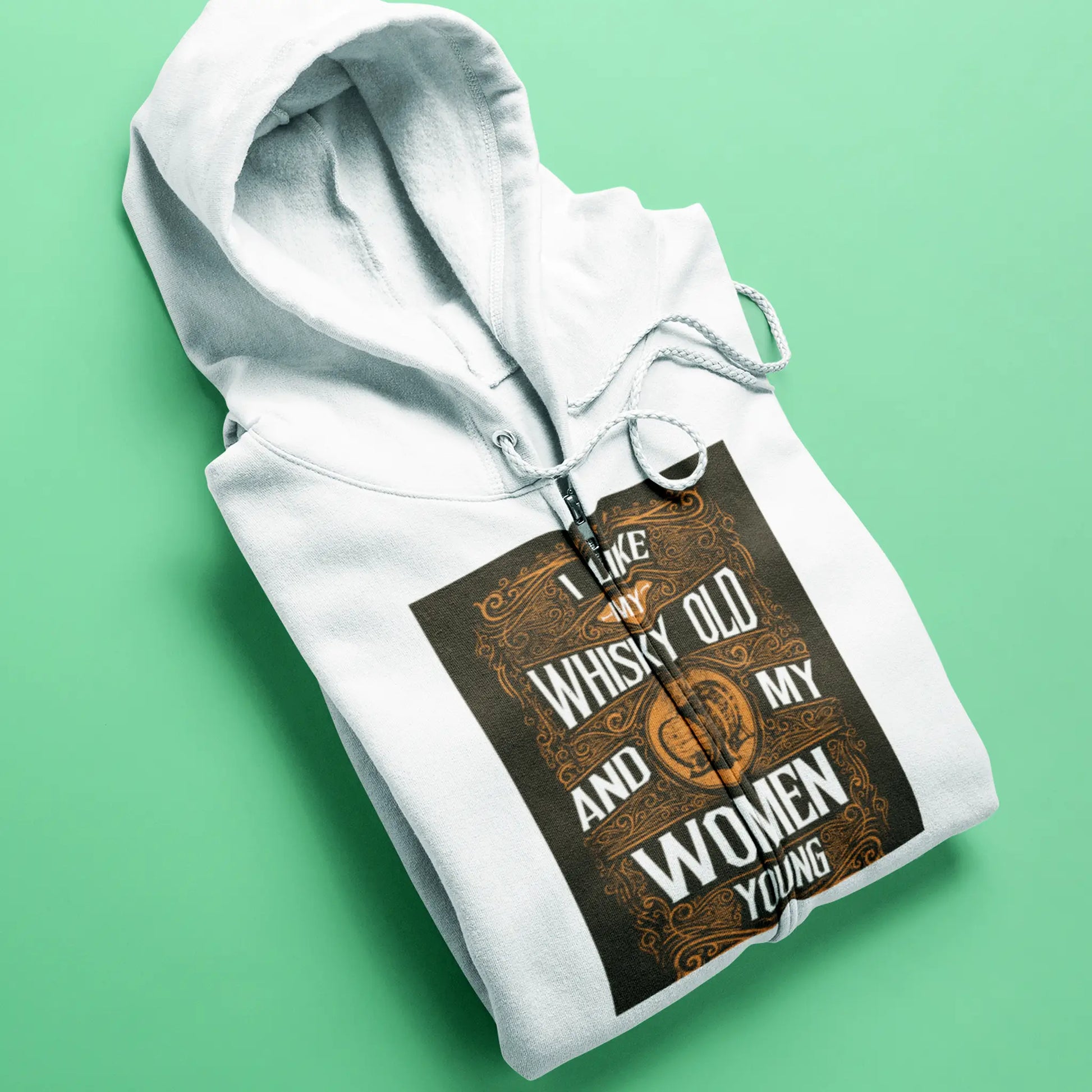 White zip-up hoodie with sharp, funny whiskey typography – Λευκή ζακέτα κουκούλα με δυνατή, αστεία ουισκο-τυπογραφία