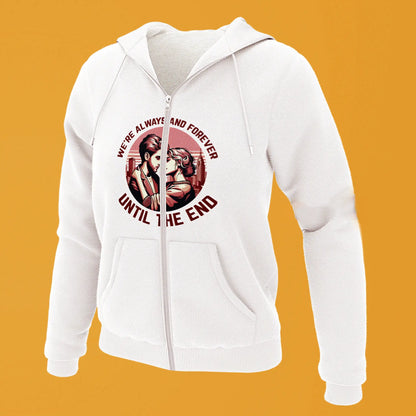 White zip hoodie featuring a minimalist design of a man and woman in love, ideal for a unified look / Λευκή ζακέτα με μινιμαλιστικό σχέδιο ενός ερωτευμένου ζευγαριού, ιδανική για ενωμένο look.