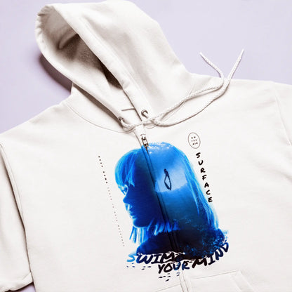 White zip hoodie with ‘Surface – Swim Your Mind’ double exposure design | Λευκό zip hoodie με σχέδιο διπλής έκθεσης ‘Surface – Swim Your Mind
