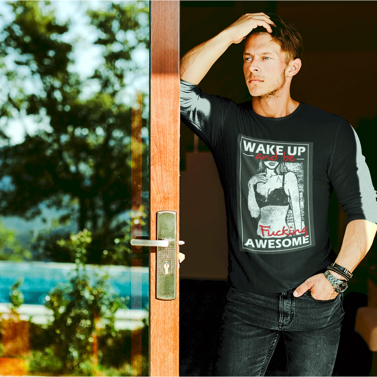 Self-mastery slogan standing out on black cotton long sleeve tshirt – Μήνυμα προσωπικής ανάπτυξης που ξεχωρίζει σε μαύρο μακρυμάνικο.