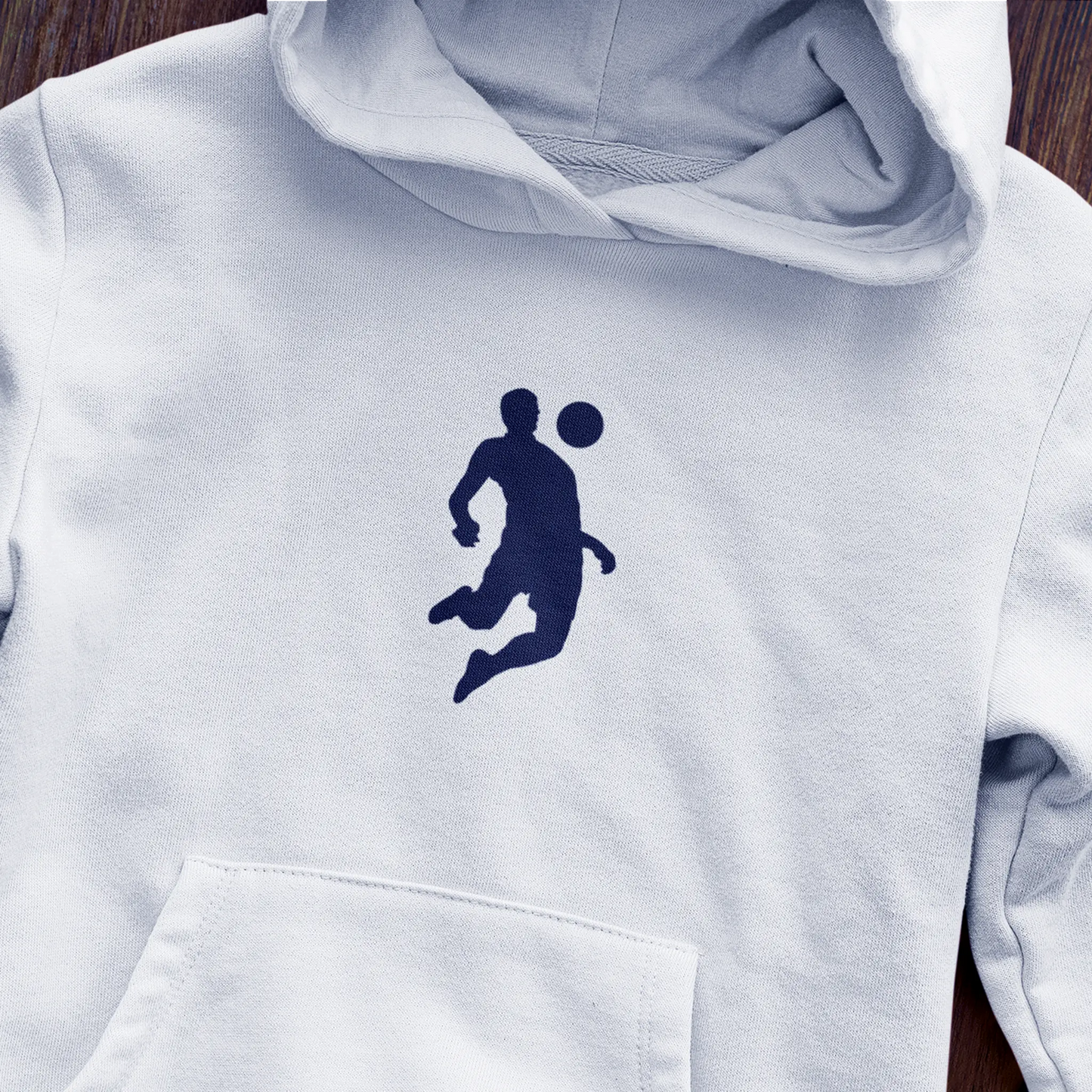 Λευκή ζακέτα με κουκούλα με ποδοσφαιριστή - Comfort athletic white hoodie with a football player