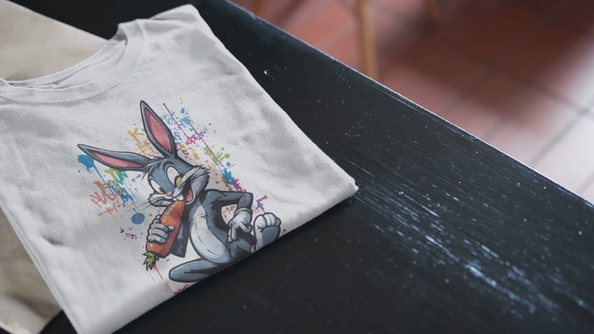 Καλοκαιρινό μπλουζάκι με τον bugs bunny - Folded t-shirt featuring bugs bunny graffiti